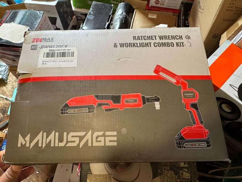 Manijsage 20V max ratchet wrench and worklight combo kit